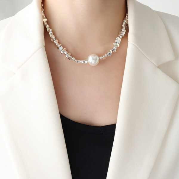 Fashionable Pearl Pendant Necklace for Women - Image 2