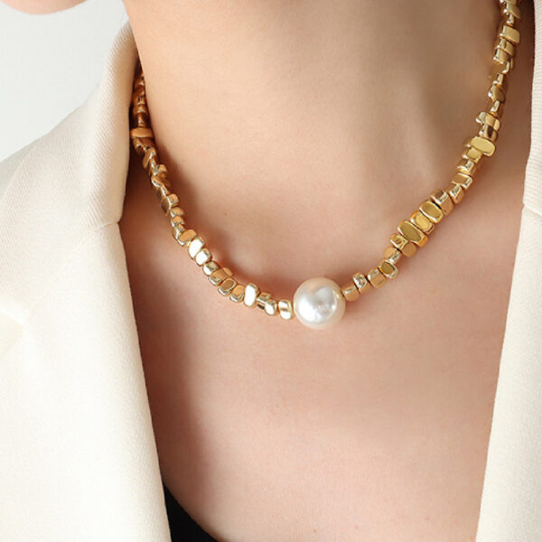 Fashionable Pearl Pendant Necklace for Women - Image 3